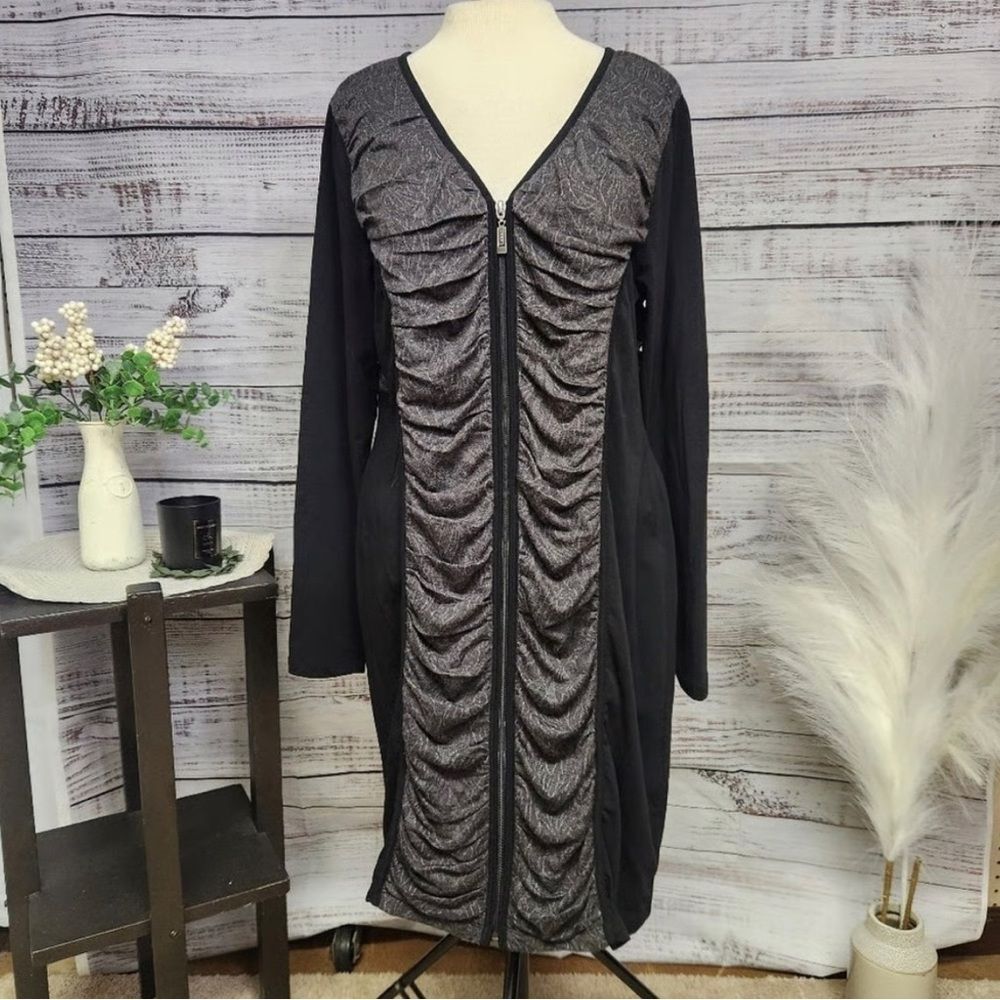 Yest Black Grey‎ Zippered Front Long Sleeve V-Neck Dress